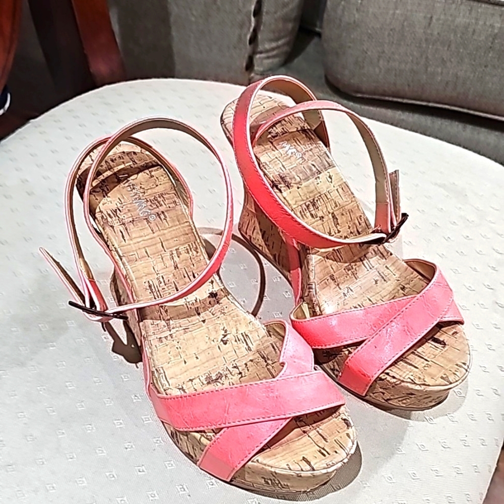 MISS ME Wedge heel salmon pick size 7.5